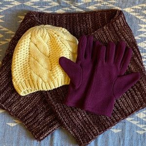 Gap Knit Winter Hat, Heavy Weight Scarf & Fleece Gloves 3 Piece Bundle